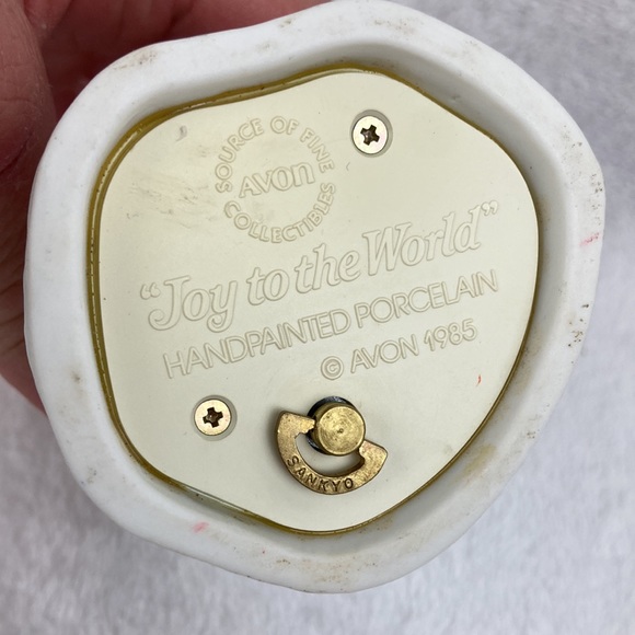 Avon VTG 1985 Hand Painted Porcelain Joy to the World Figurine Music Box 4” - Picture 8 of 11